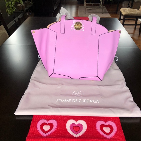 "SOLD" - Femme de Cupcakes Maui tote (New) - Picture 1 of 8